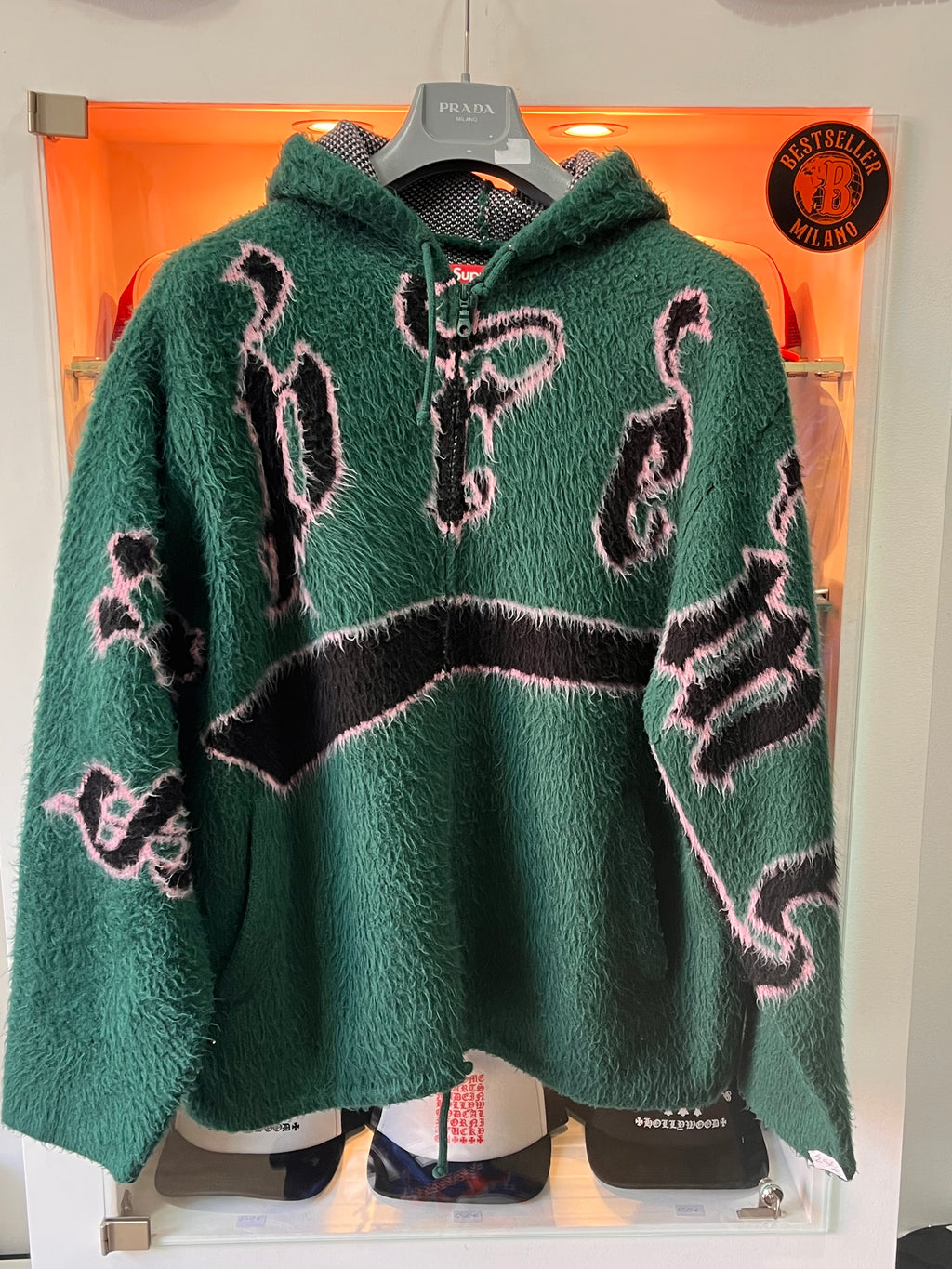 Supreme zip Size L