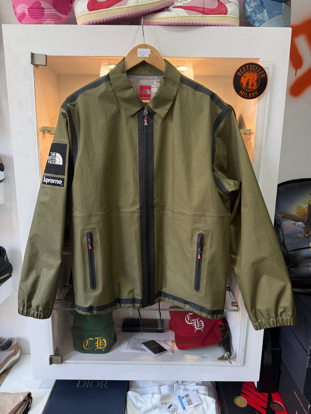 Supreme x north face jacket size M