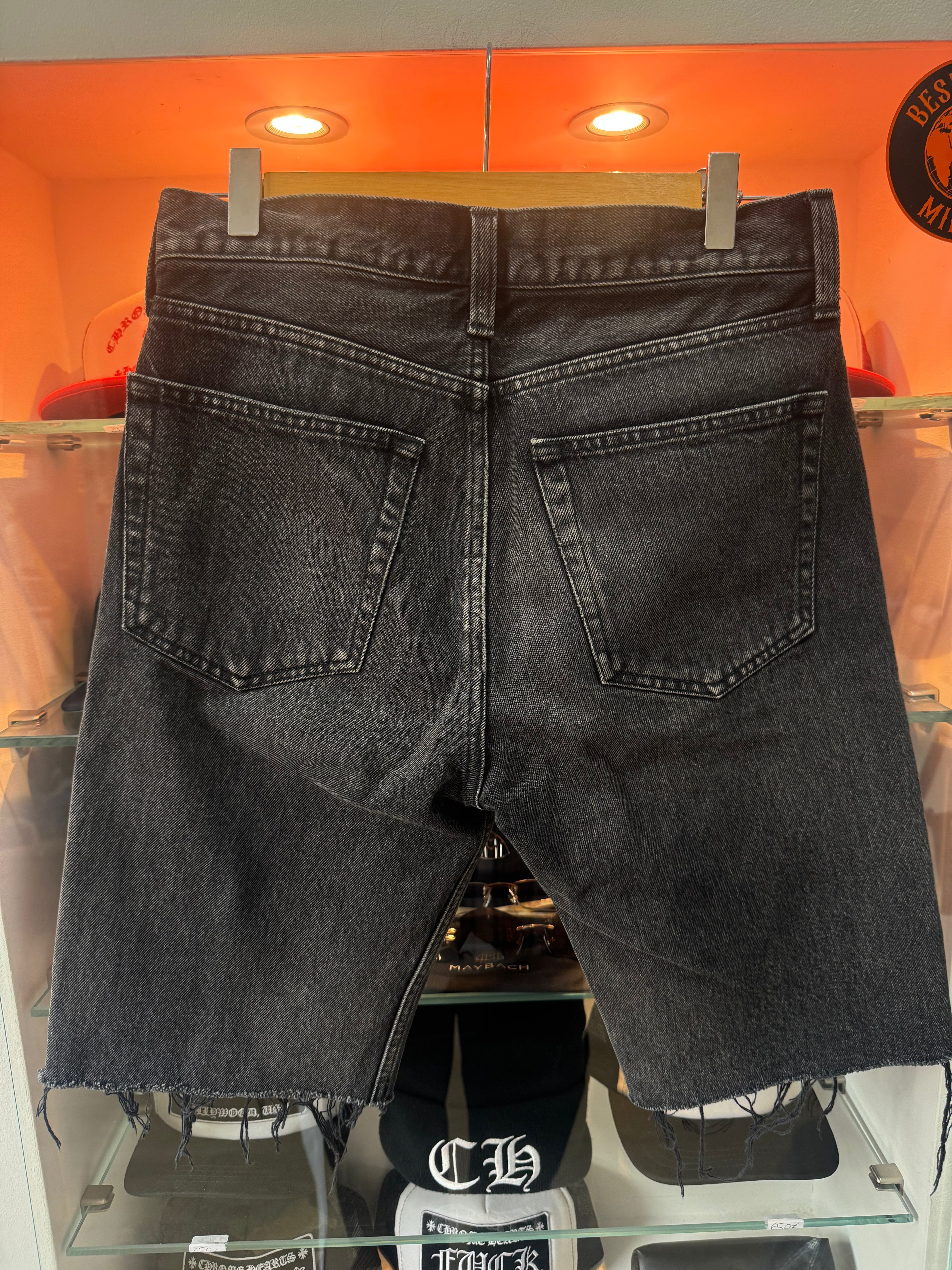 Balenciaga short size 28