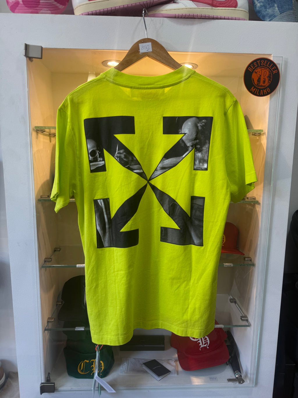 Off White t-shirt size M NEW