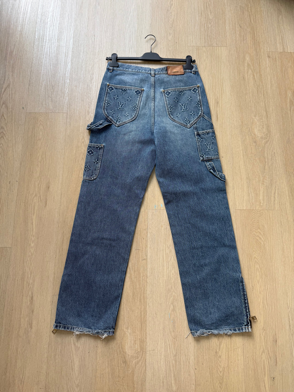 Louis Vuitton Carpenter Blue monogram cond 8/10 Size 30