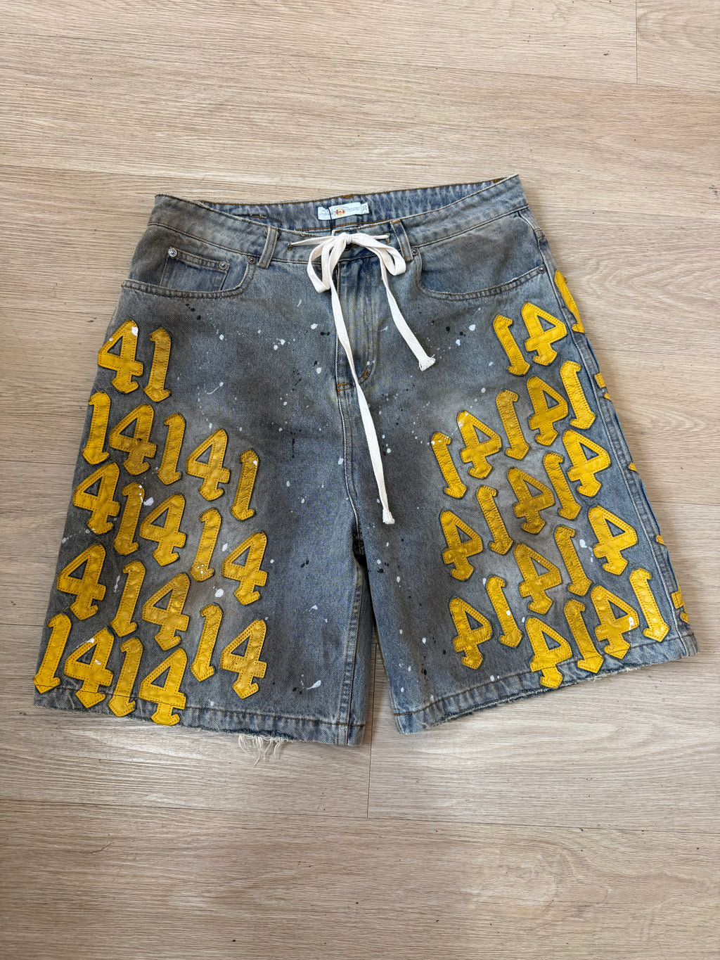 Valley shorts size 30 fit 32