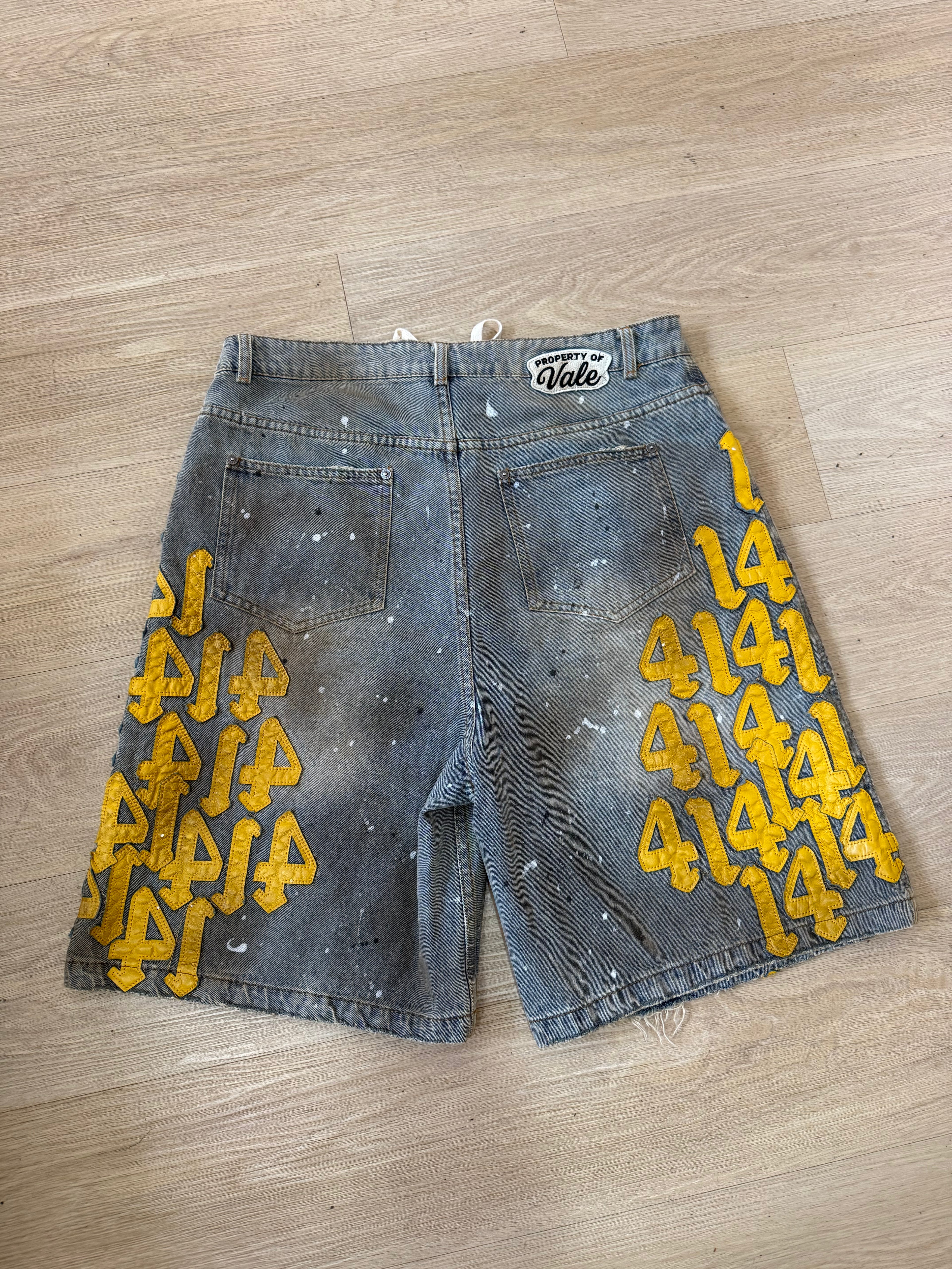 Valley shorts size 30 fit 32