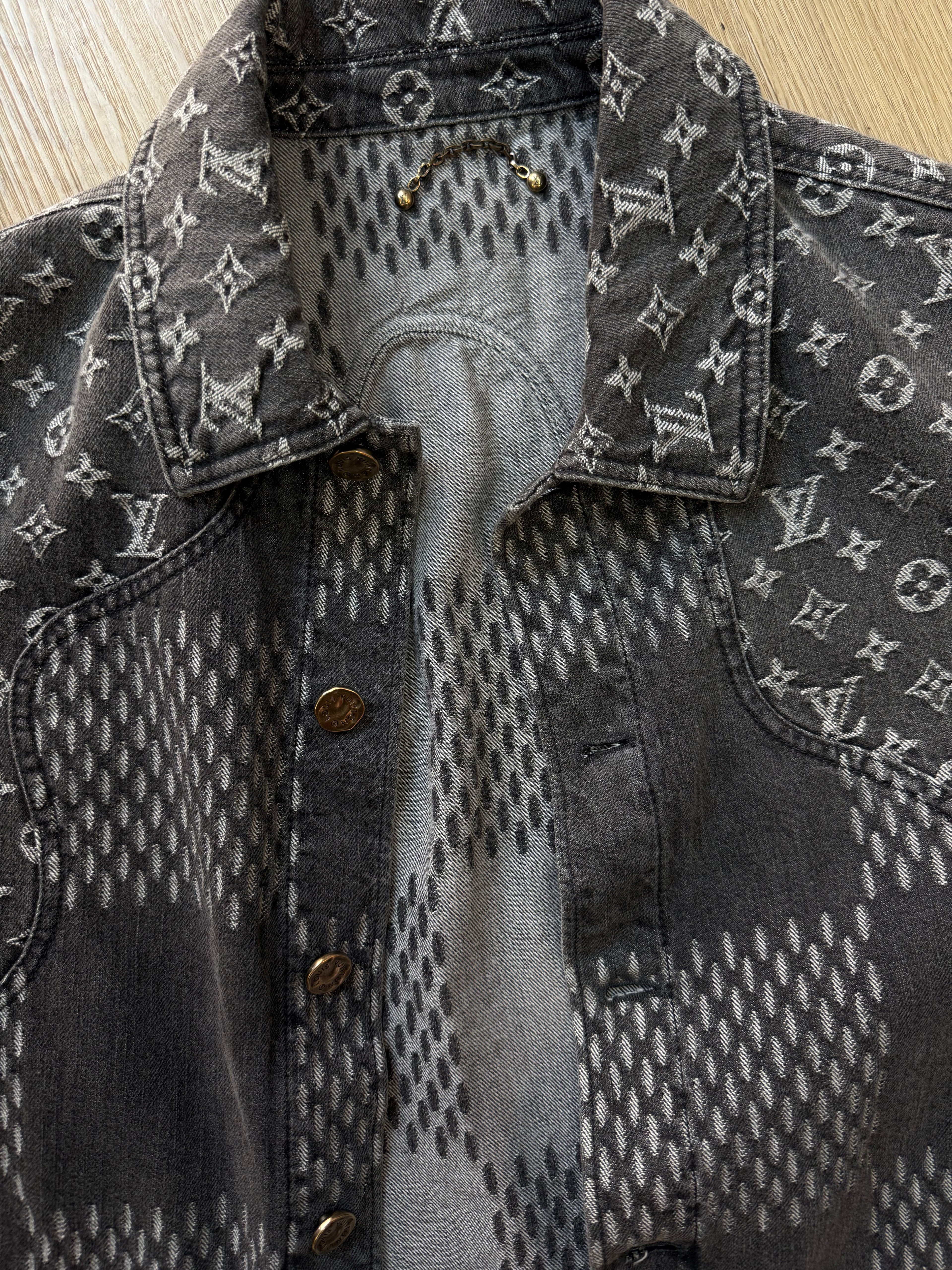 Louis Vuitton jacket size 44