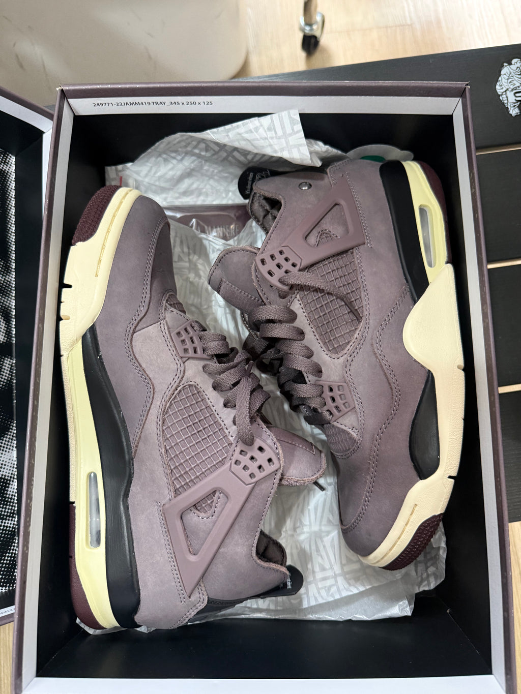 Jordan 4 A Ma Maniere Size 43 cond 9/10