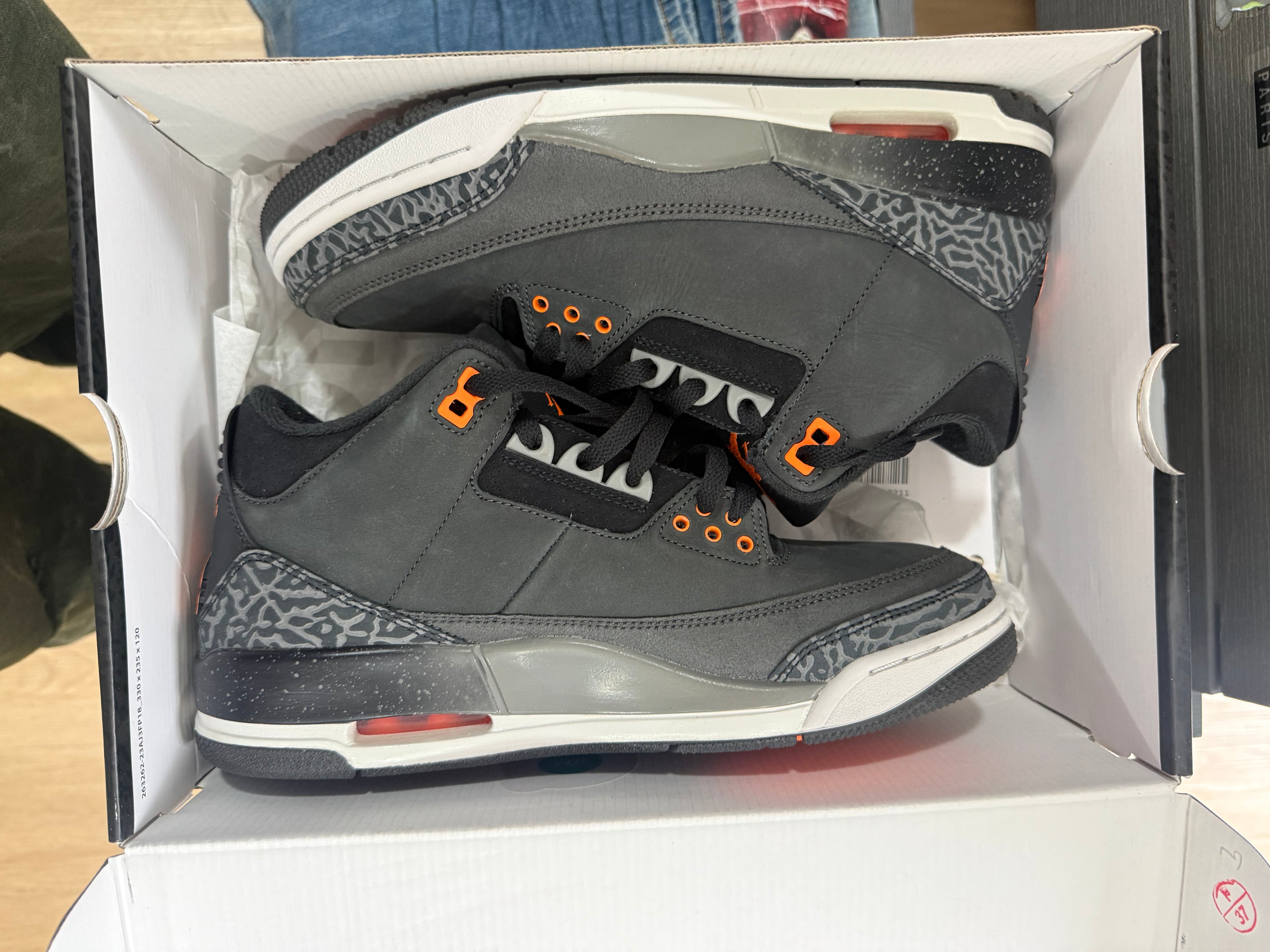 Air Jordan 3 Retro Size 43 cond 9/10