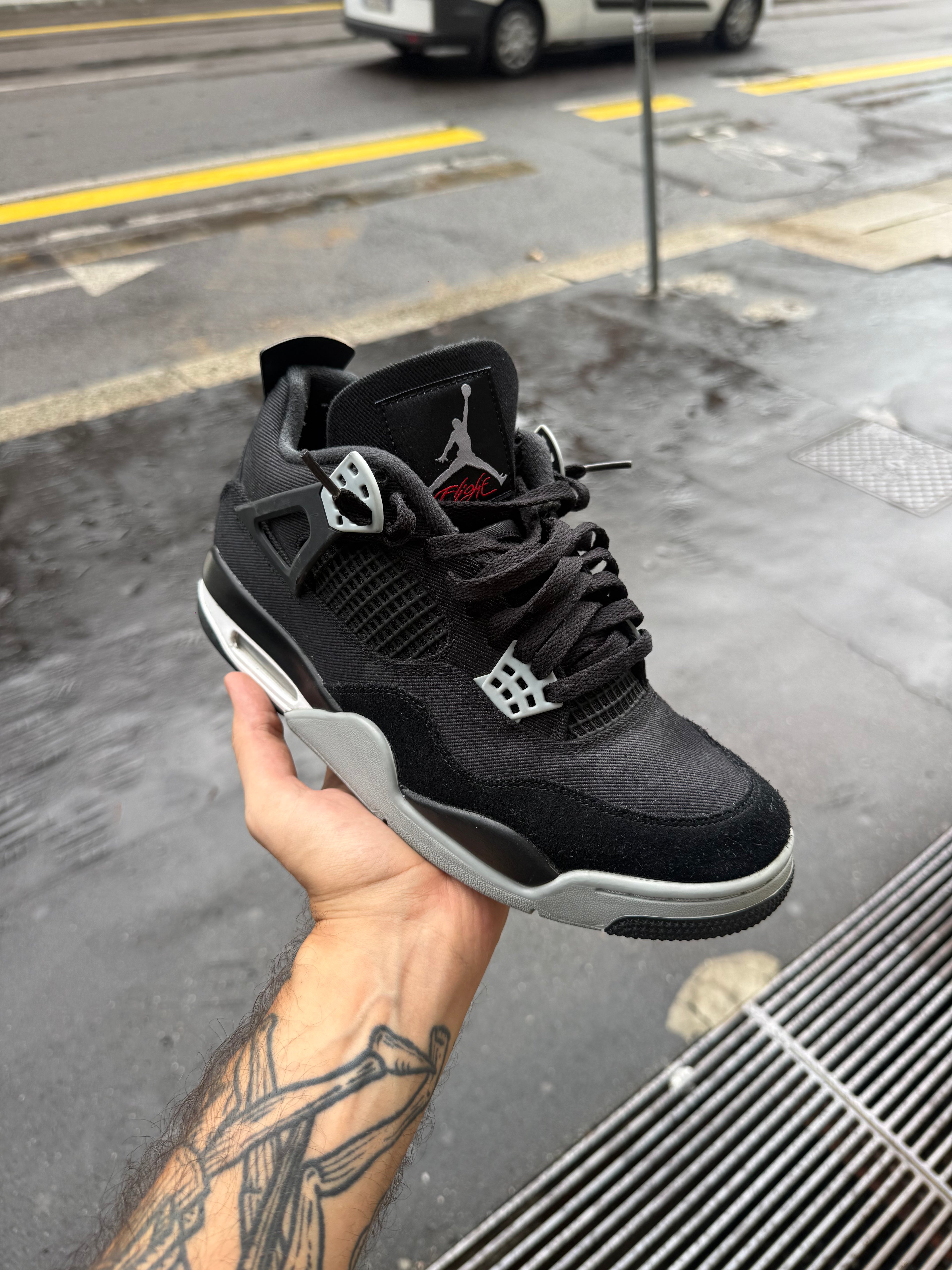 Air Jordan 4 Retro Size 43 cond 9/10